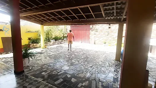 İhtiyaçlı eşim ve kocası sadece video oyunları oynamayı düşünüyordu.