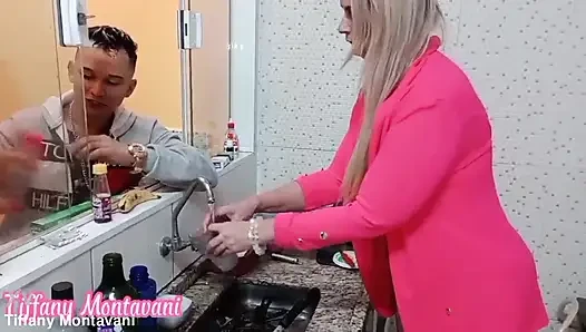 Мачеху соблазнили на кухне
