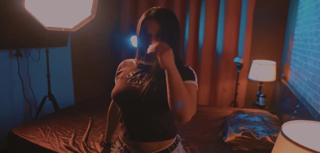 Fake Agent Fucked Model While Taking Nude Pics of Her