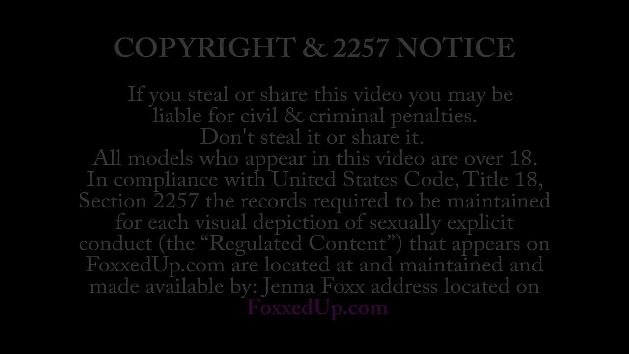 可爱的女学生Jenna Foxx和Cristi Ann想要你的精液