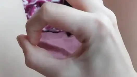 Aku lagi asik ngocok kontolku sore-sore - pov