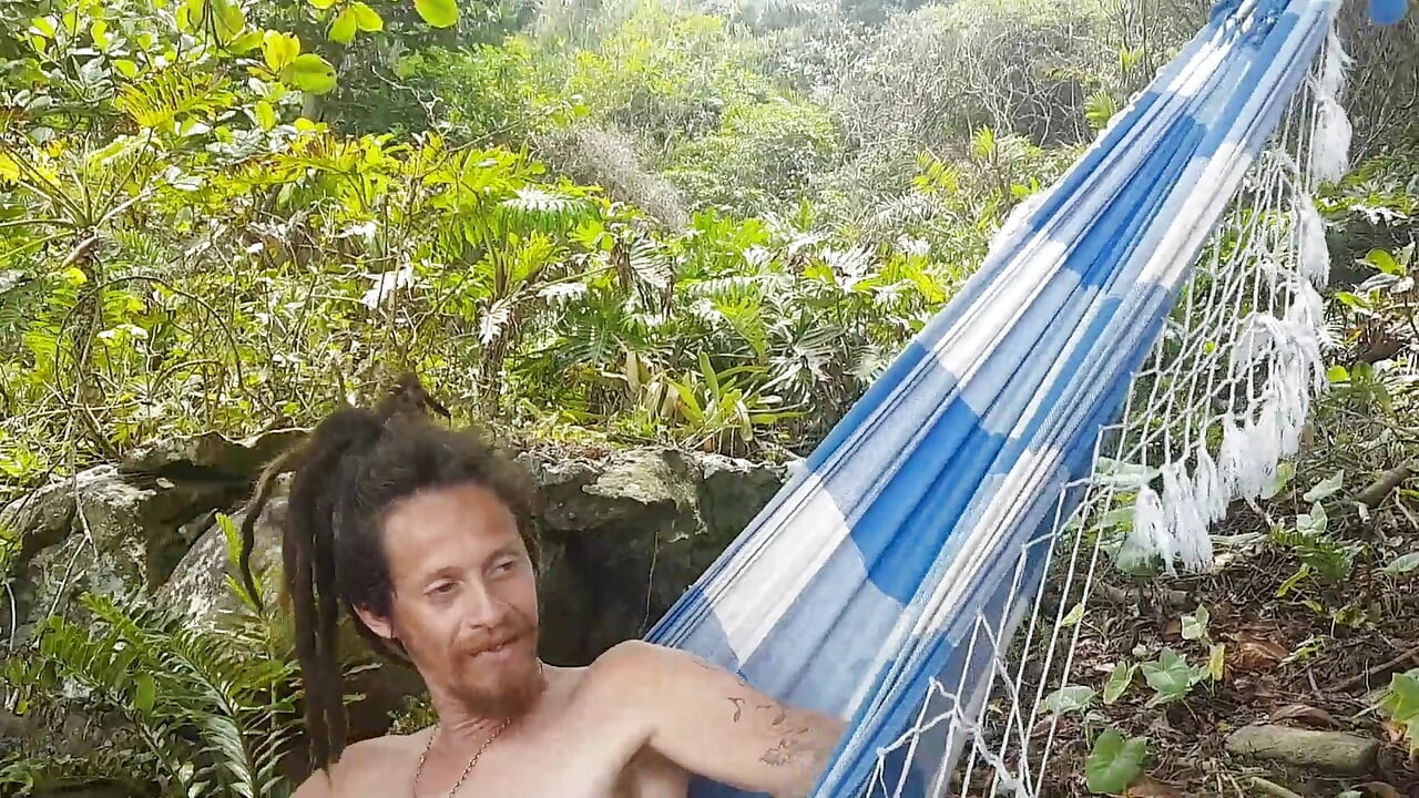 Nimfa dochodzi na penisa sprzedawcy rippi