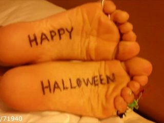 Ступни подошв и кольца на ногах в честь Хэллоуина