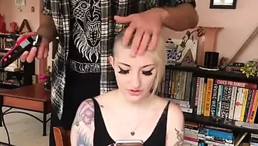 blond with tatoos shaves her head