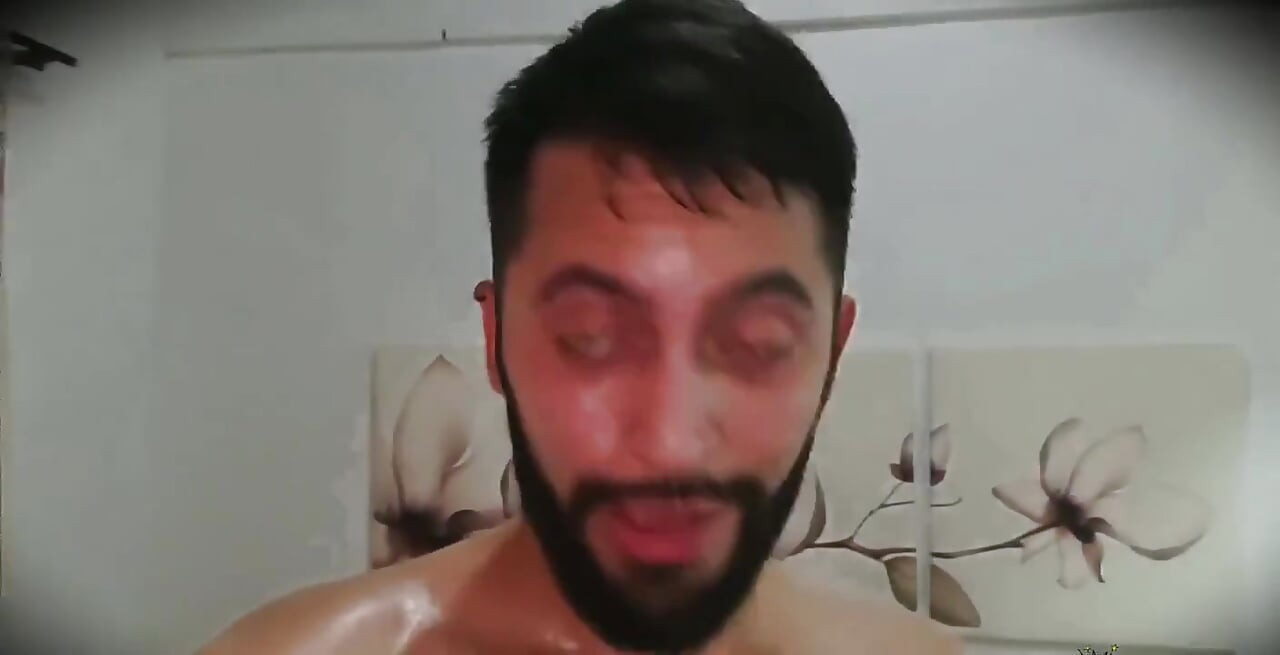 Jerking off so horny after working out.