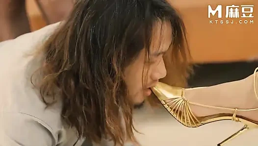 Modelmedia asia - orang-orang kaya binatang liar