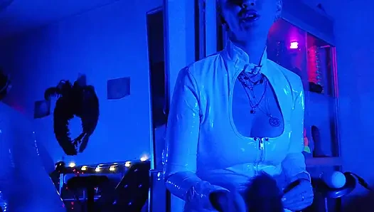 Göttin eva latex-domina domina solo-fetischspielzeug fickt BDSM Absätze pvc-dicker arsch MILF