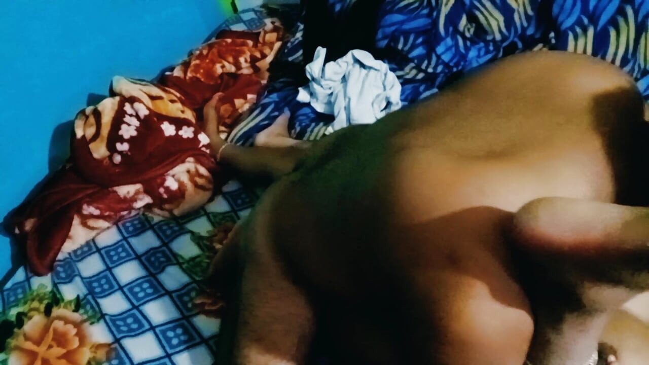 新しい村のバービーが私をからかっている