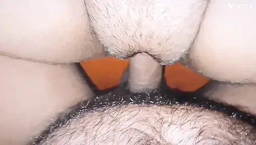 Dia membuat bibi tirinya kuda mare dan menyetubuhi memeknya dan menguras air