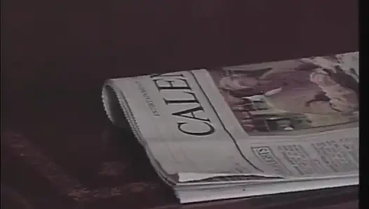 Сексуальной лесбиянке проникают в киску дилдо, мастурбируют, трахают пальцами