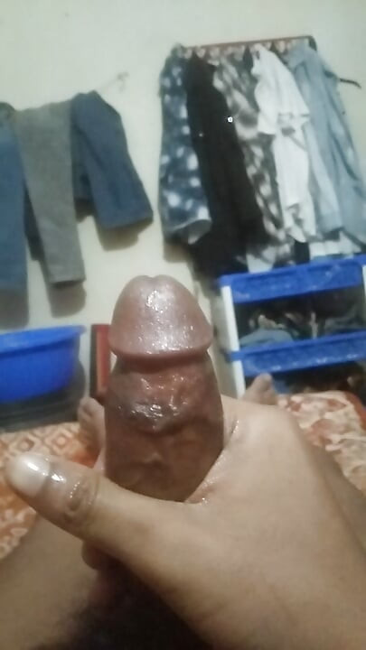 Ich habe in meinem Zimmer einen Handjob bekommen.