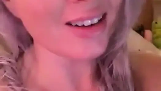 Coli bareng ibu tirimu versus mainanku. Siapa Yang Bisa Bertahan Paling Lama?