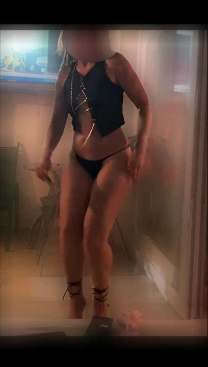 Dancing Tease (pendek)