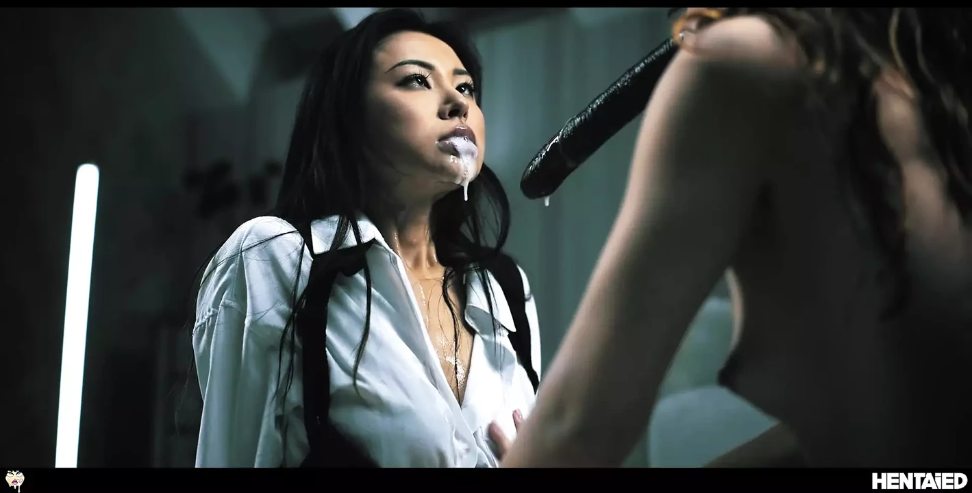 漂亮女孩从外星人现实生活中的无尽合集中获得高潮