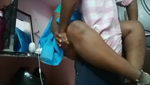 Moja droga tamilska żona doświadcza bolesnego seksu podczas stania