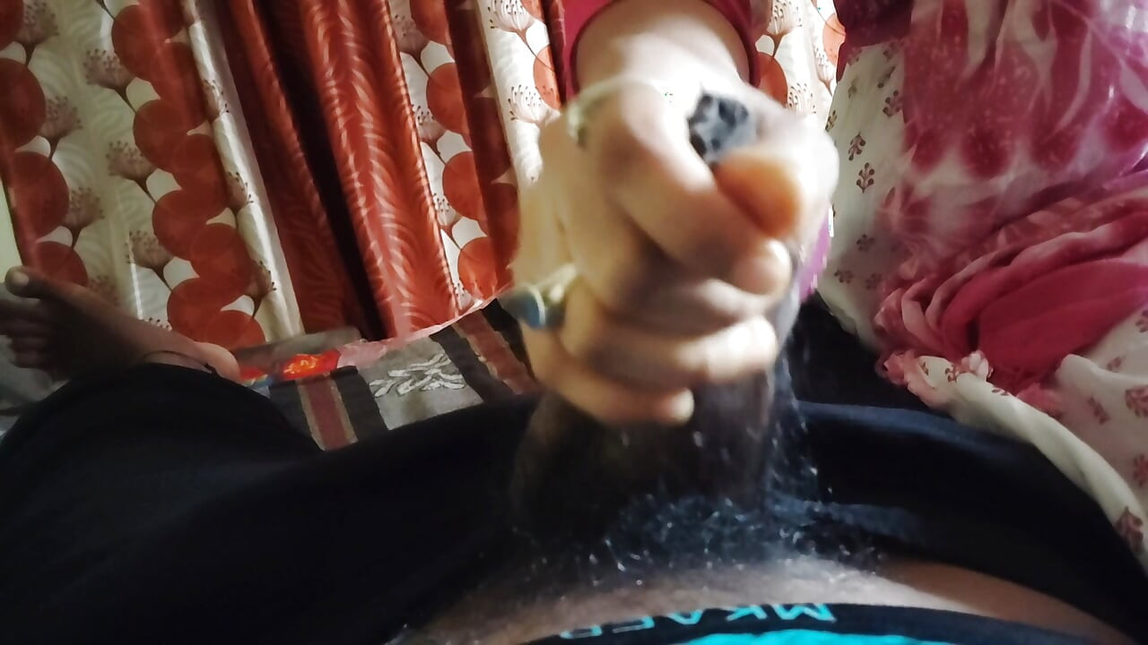 เมีย Desi อมควยและแตกในปากและน้ําแตกใส่หน้าเธอ