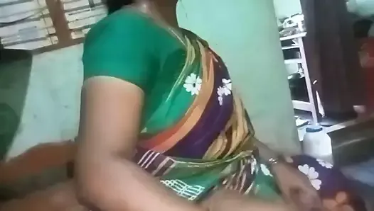 Керальская учительница с большими сиськами занимается сексом со студентом