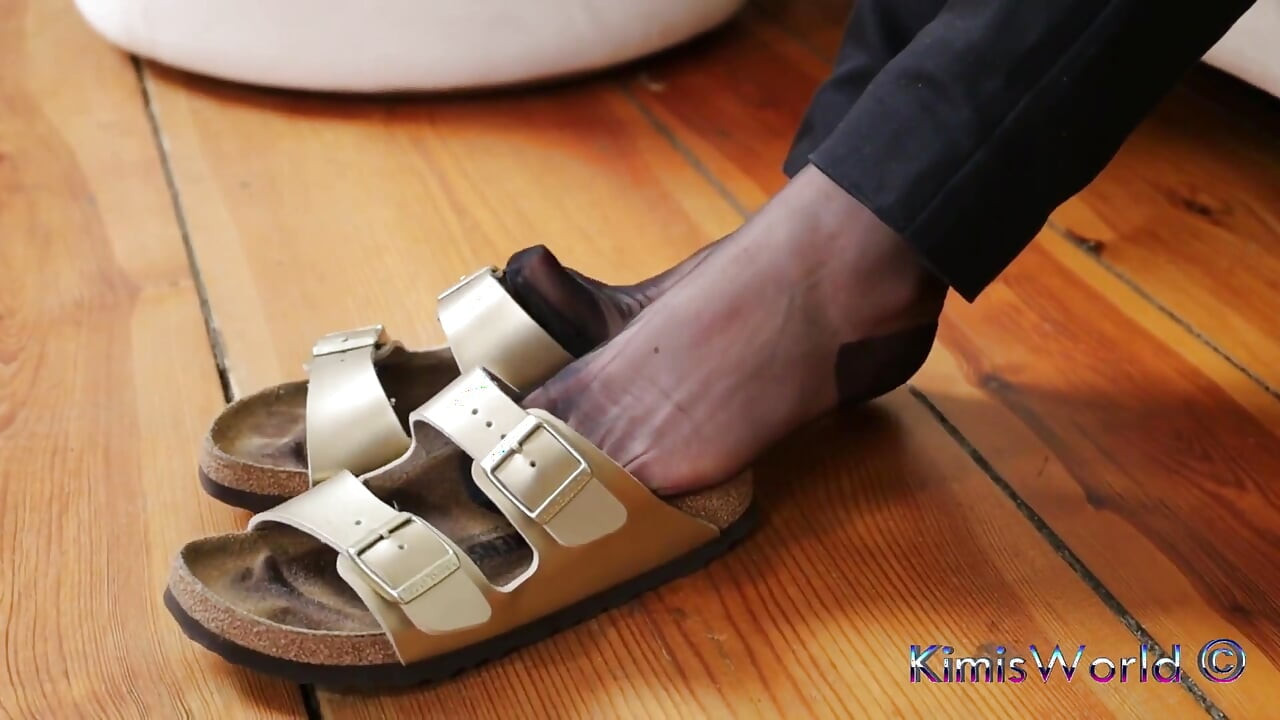 Minimalistic Nylon Moments - Dangling & Shoeplay