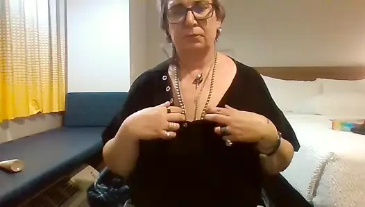 Время игр в гостиничном номере