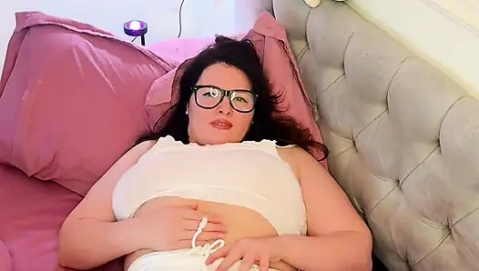 HEIßE STREBSAME PAWG-COLLEGE-MÄDCHEN LÄDT DICH IN IHR BETT EIN