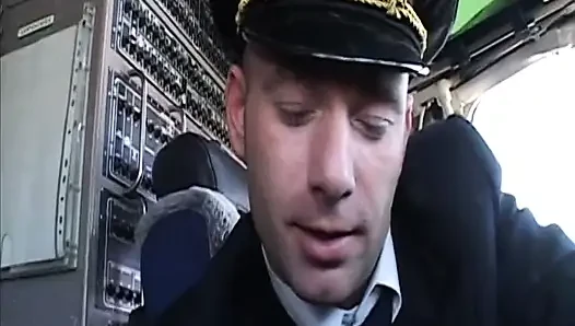Randy pilot seksi esmeri kokpitte okşuyor