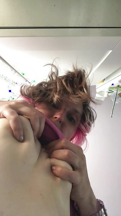Weird n wonderful Rachel Wriggler plays with her hair and tits whilst having a funny five minutes