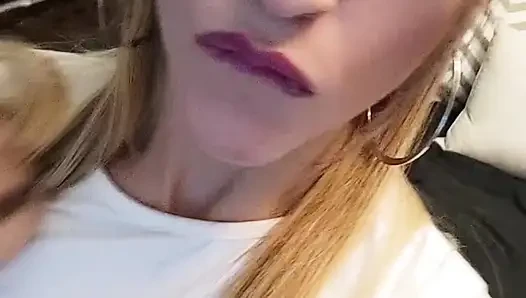 Трогаю меня и слушаю музыку! Дай нравится, если хочешь больше видео, как это
