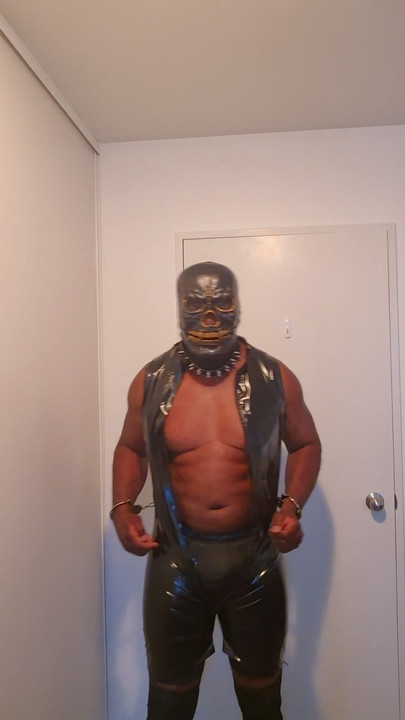 Ne ostavljaj me ovdje.. potpuno sama!!