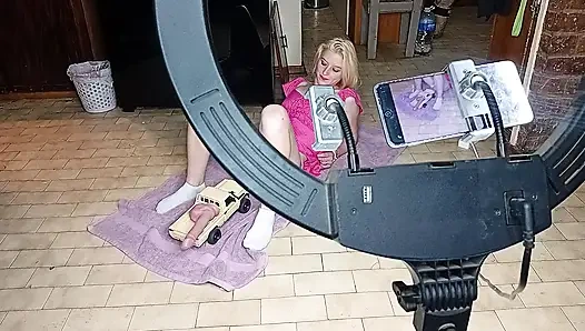 Memek mahasiswi ini dientot habis-habisan sama mobil rc