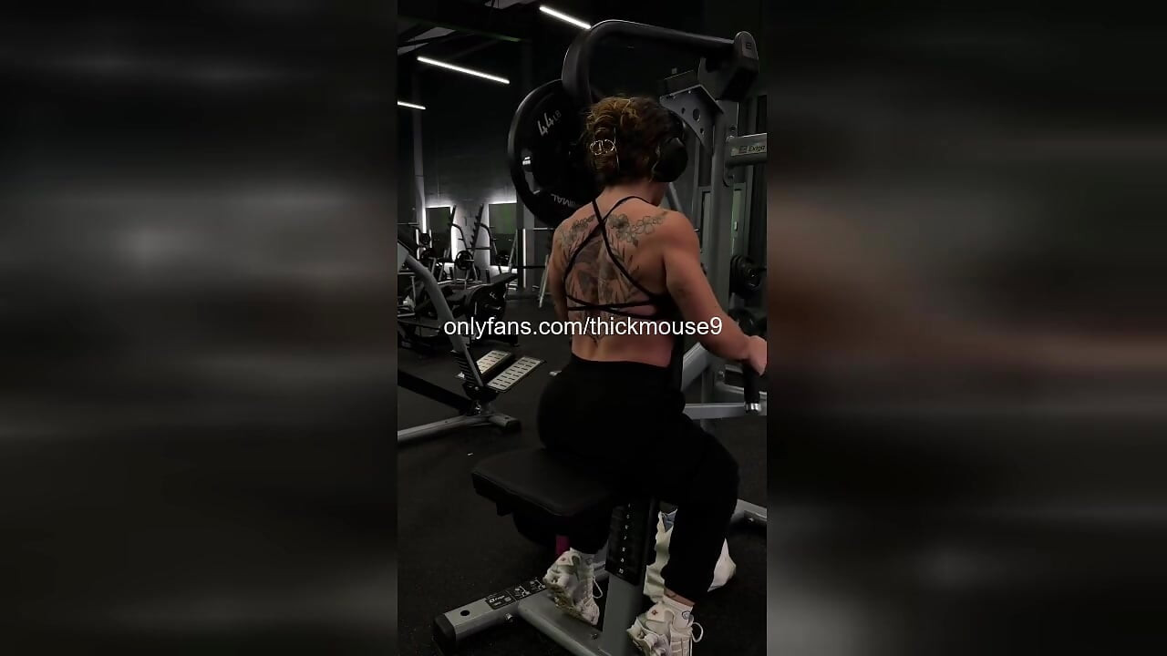 החלקת כוס של נערת טיקטוק: חשיפה מקרית לבתולים!