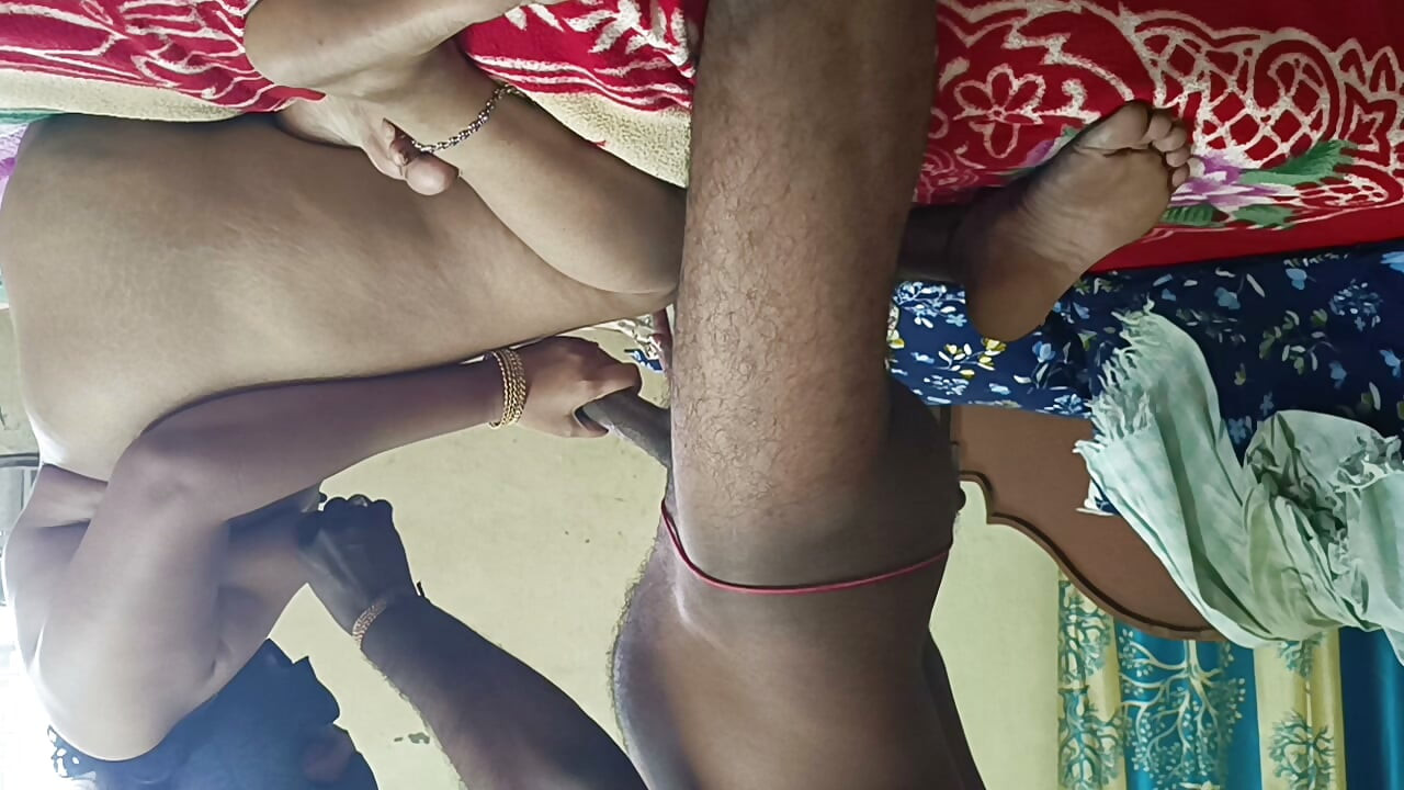 India madrastra sedujo hijastro con masaje secreto con aceite secreto en su coño rosa