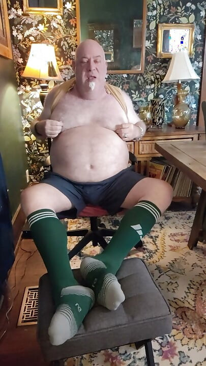 Beardaddychub Makes a Fan Shoot His Load!