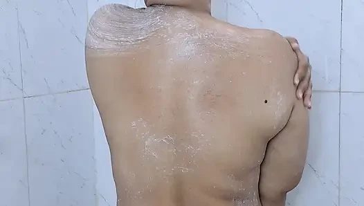 Hijab Schoolgirl 18+ Strips Off Her Uniform and Scrub Her Body to Make Her Skin Like A Porn Star After Class - Minokiiko
