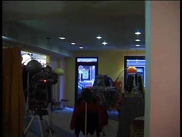 Ebenová kočka se převléká