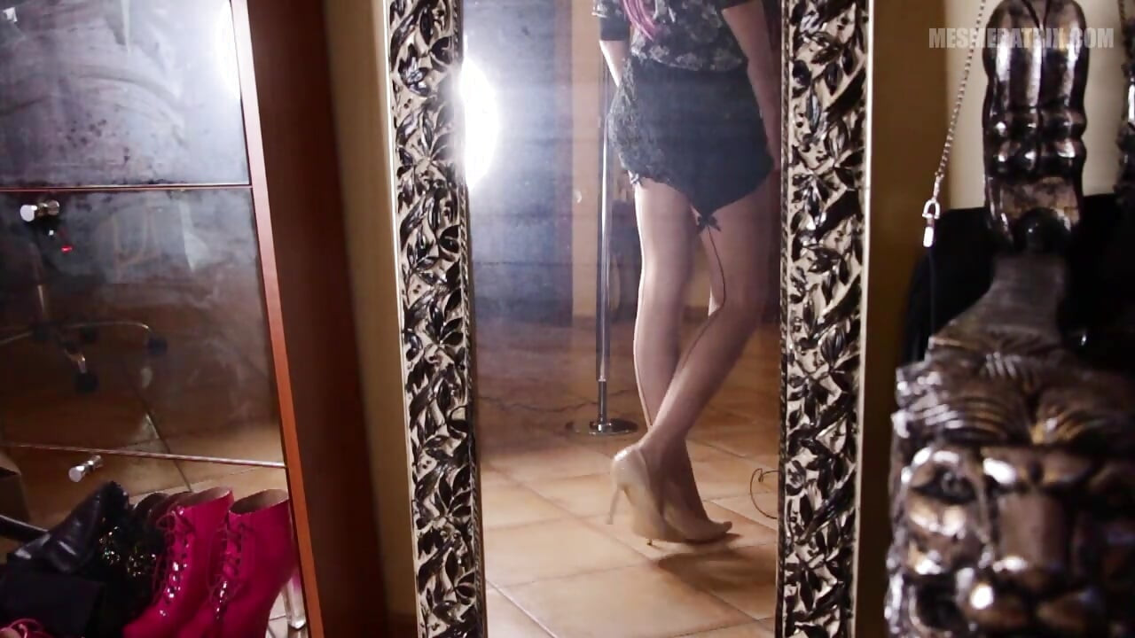 Seksi bacaklarımı sikiyorum