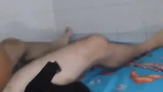 Büyük doğal memeli 18 yaşındaki kız sert sikişmeyi seviyor