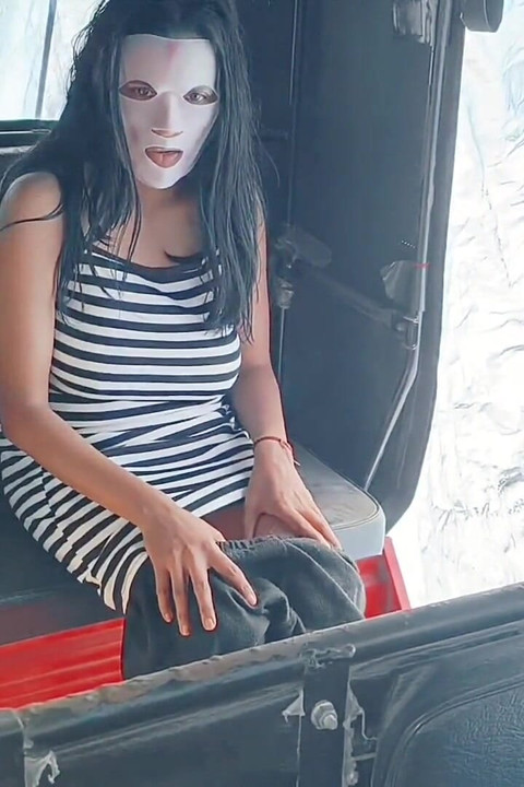 Nakon jebanja u sobi idite se jebati u e-rikši