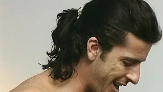 Schöne deutsche puppe wird in einem heißen dreier gebohrt