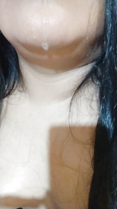 Masturbiram da bi moj perverzni komšija mogao da me gleda.