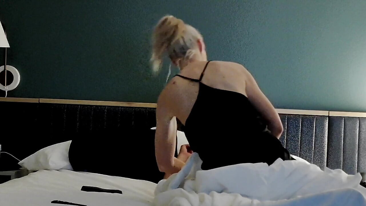 Pravi domaći creampie za cuckold mormonu ženu i maćehu od pravog stranca