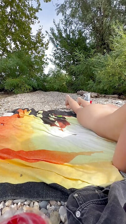 Oops! Zostałem przyłapany na masturbacji na plaży, ale nadal szedłem