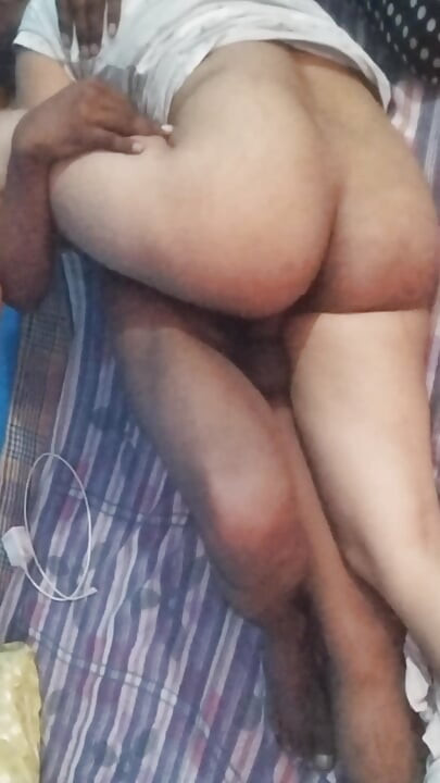 When the brother-in-law entered the house, he saw that his sister-in-law was alone. Seeing her alone, he fucked her.