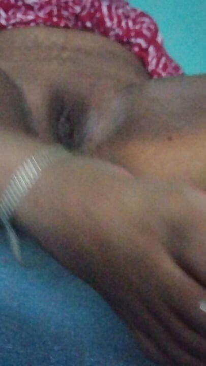 Bhabhi ka chut Mein ungali Dhokha kar Malish Kar Diya