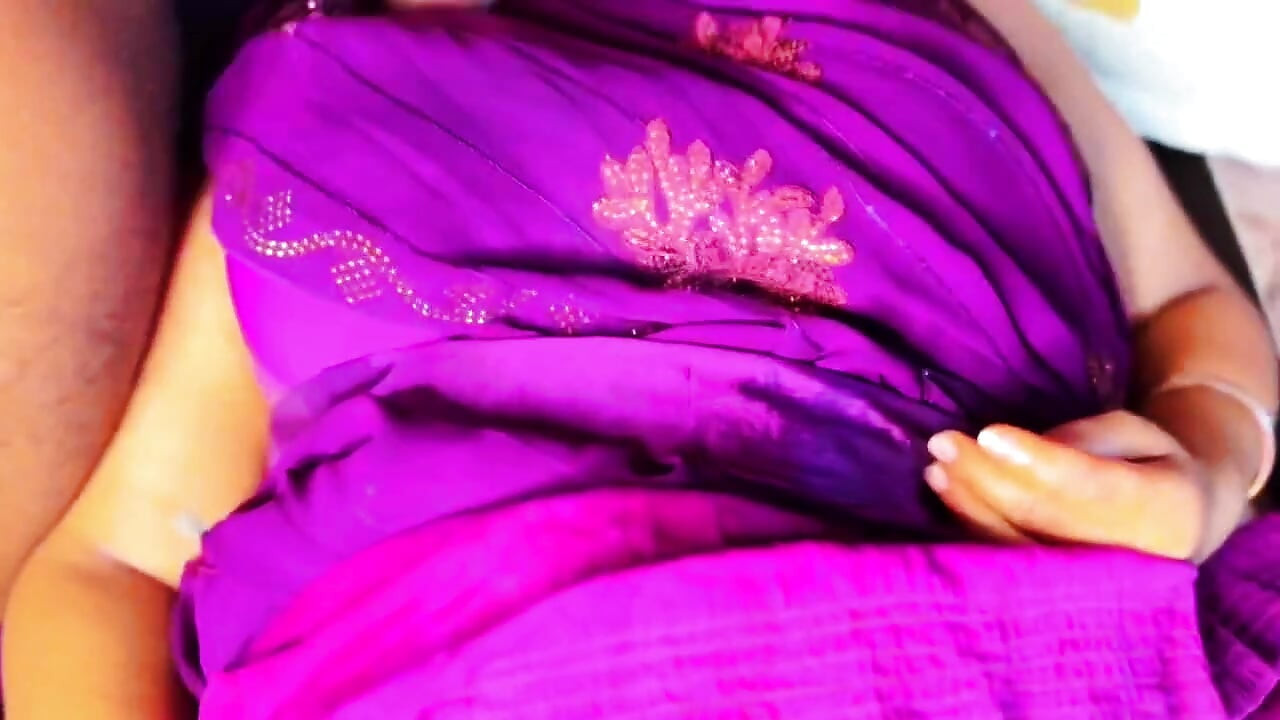 Servant Was Pressing Bhabhi's Feet When He Suddenly Started Touching Her and Ended Up Fucking Her