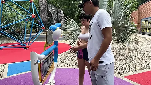 Seksi latin üvey kız kardeşim ona xylophone oynamayı öğretmemi istiyor ama sonunda büyük yarağımı nasıl emmeyi öğreniyor