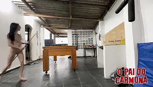 Bad Melli'i çıplak bırakan bilardo oynuyor