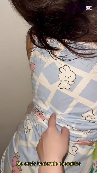 แชร์เตียงกับลูกพี่ลูกน้องสาวแอบจับได้ว่าเราเกลี้ยกล่อมให้ฉันเย็ดเธอ