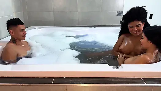 Psikolog Yang Sangat Panas, Threesome Dengan Teman Dan Suami Bodoh Dari Big Dick