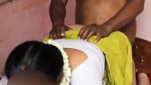 Ateşli tatminsiz tamil teyze bana biniyor ve sert seks istiyor bu yüzden sert domaltarak sikiyor ve onu **çığlık attırdı!! **