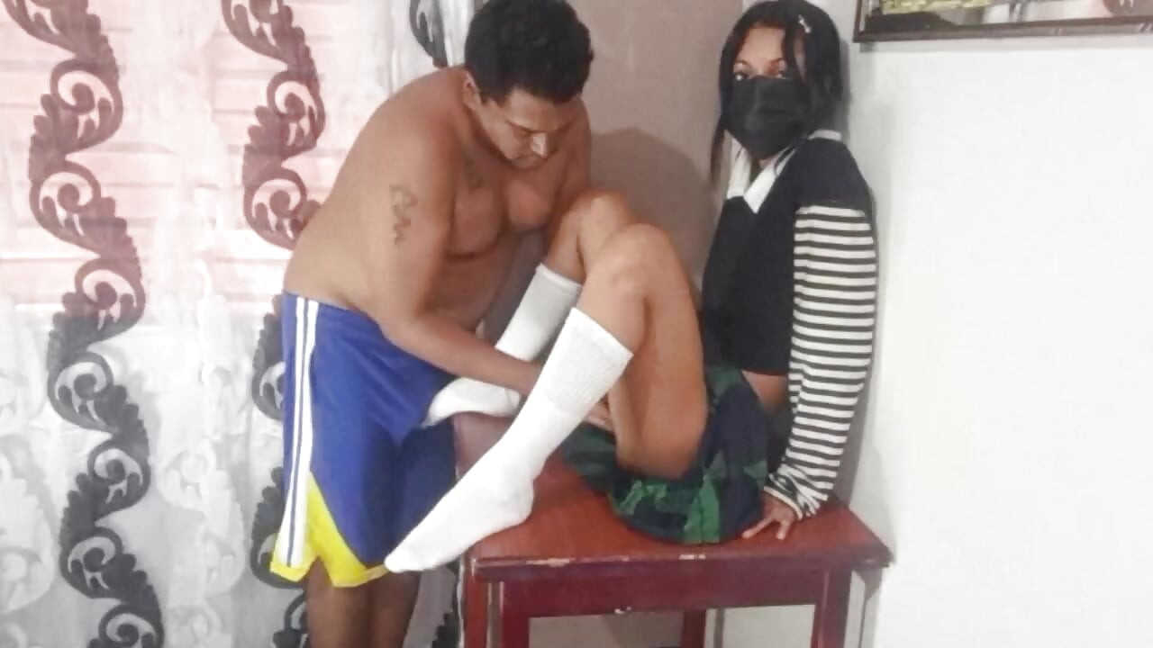 18-year-old schoolgirl receives her first pussy licking